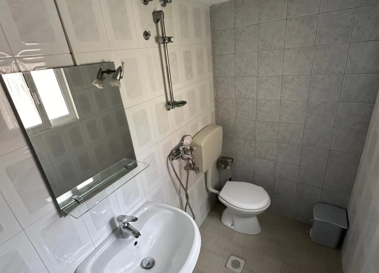 Olivias Apartments City Center Sarandë 0*,